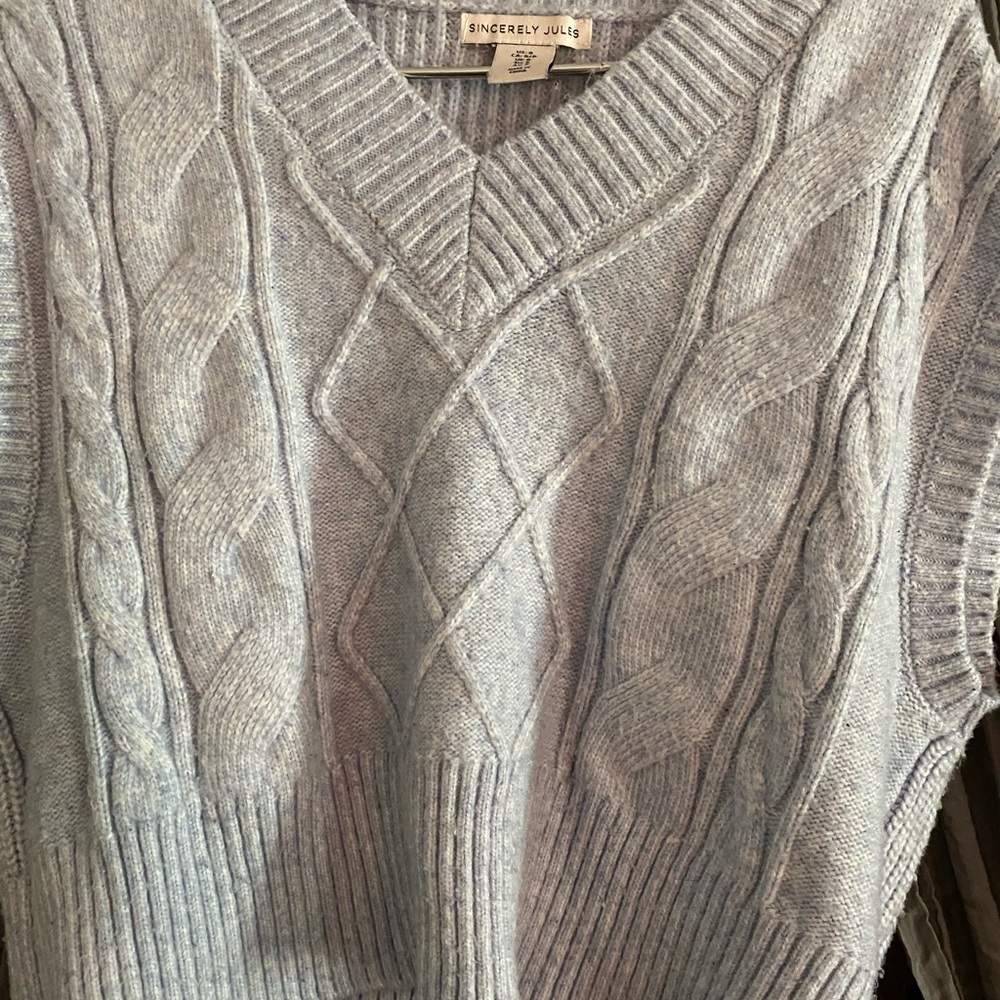 Sweater vest